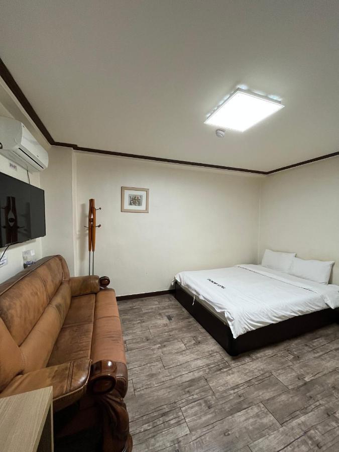 Ekonomy Hotel Mokpo Eksteriør billede